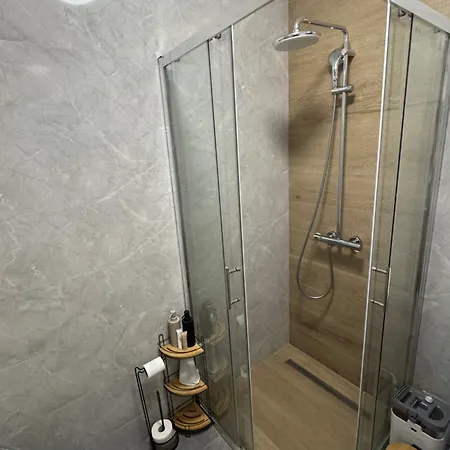 Urban شقة توزلا