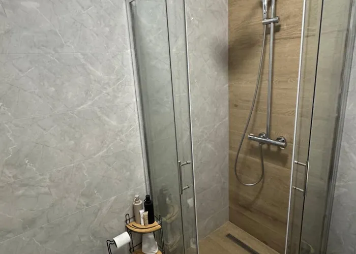 Urban شقة توزلا